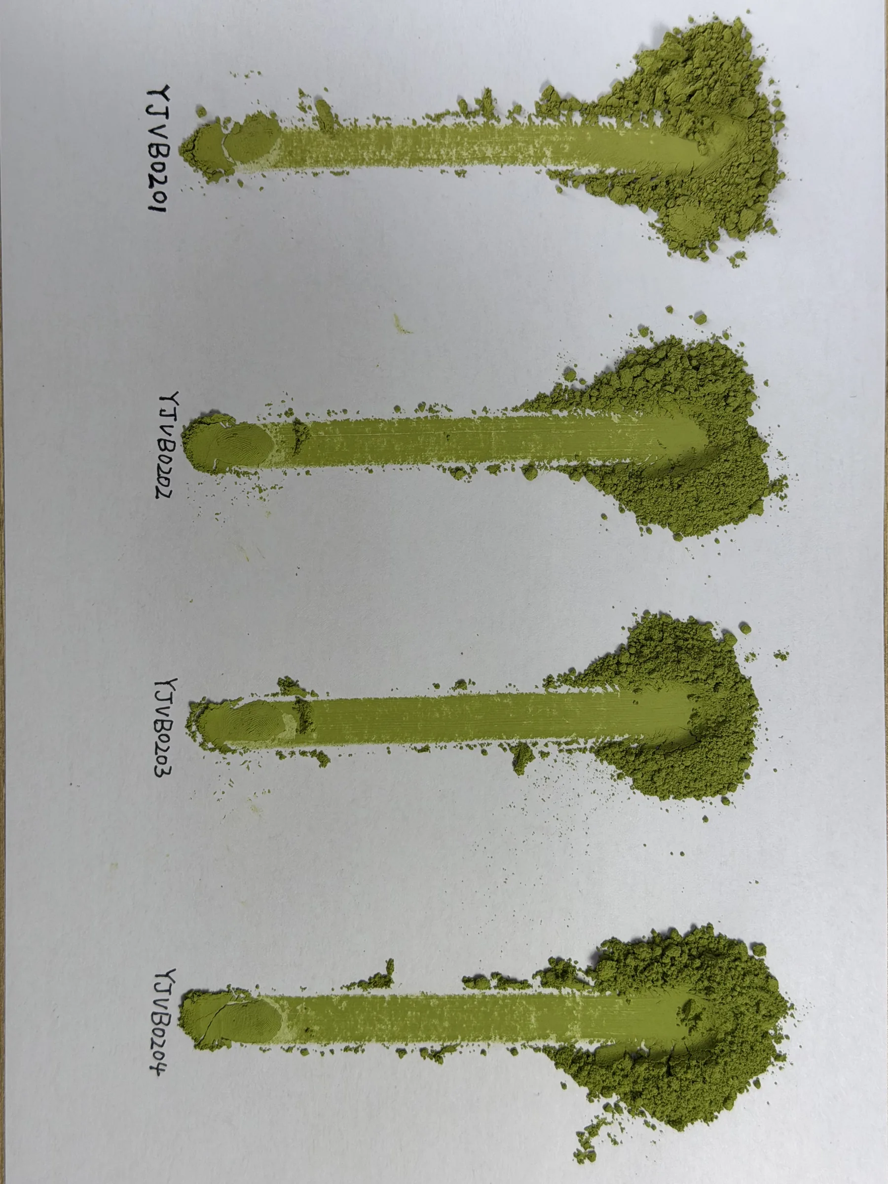 Matcha powder shown in a real product comparison setup